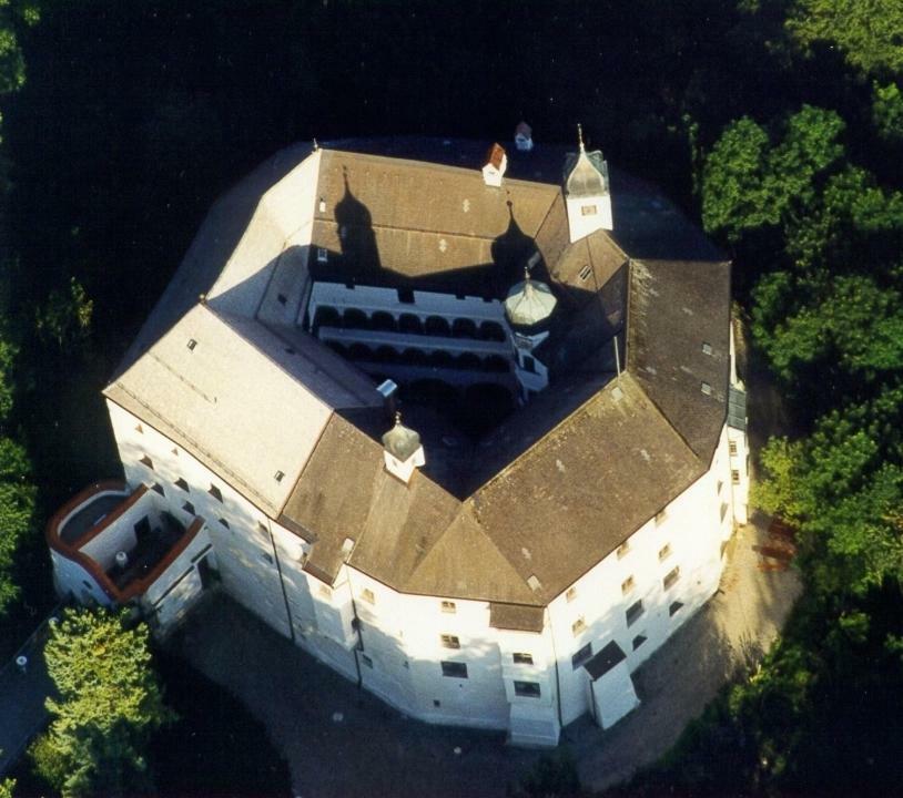 Hotel Schloss Amerang Exterior photo